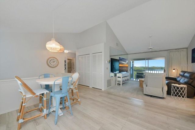 946 SANDPIPER CIRCLE 946, Bradenton, FL 34209