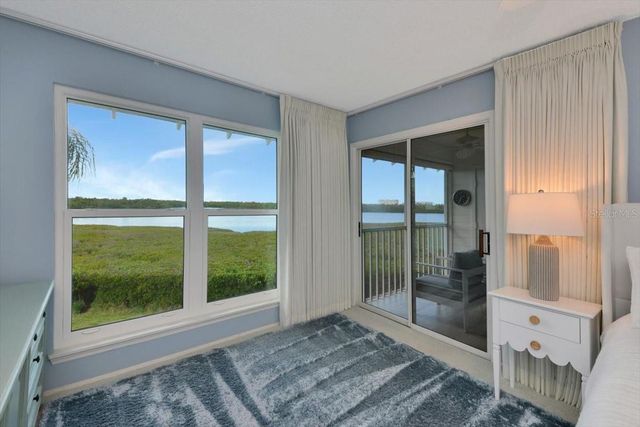 946 SANDPIPER CIRCLE 946, Bradenton, FL 34209