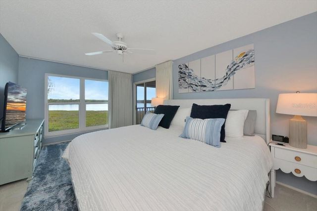 946 SANDPIPER CIRCLE 946, Bradenton, FL 34209