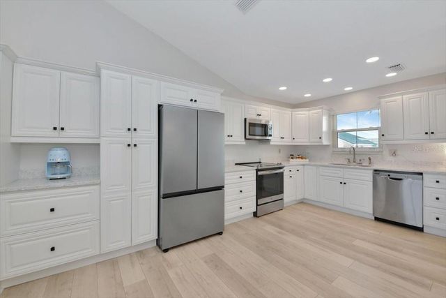 946 SANDPIPER CIRCLE 946, Bradenton, FL 34209