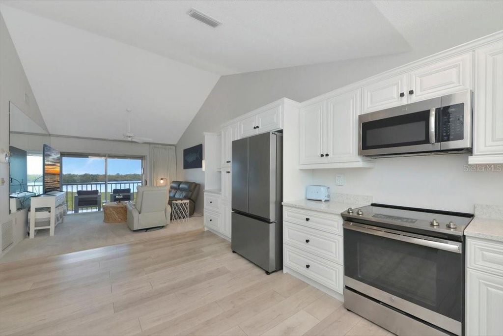 Image 11 of property listing at 946 SANDPIPER CIRCLE 946, Bradenton, FL 34209