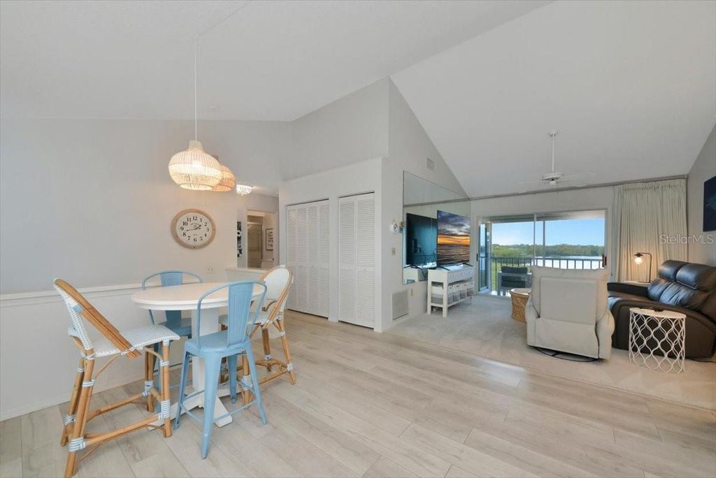 Image 12 of property listing at 946 SANDPIPER CIRCLE 946, Bradenton, FL 34209