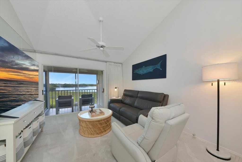 Image 14 of property listing at 946 SANDPIPER CIRCLE 946, Bradenton, FL 34209
