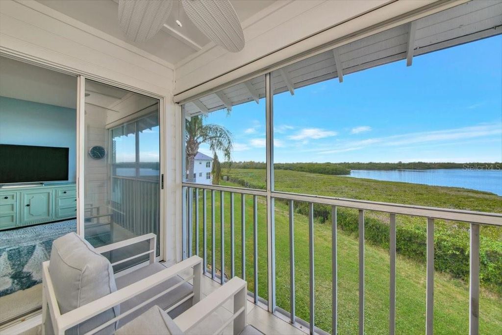Image 3 of property listing at 946 SANDPIPER CIRCLE 946, Bradenton, FL 34209