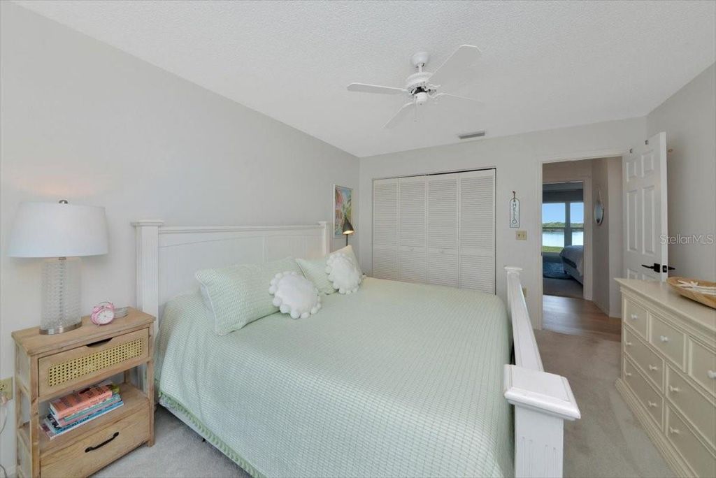 Image 23 of property listing at 946 SANDPIPER CIRCLE 946, Bradenton, FL 34209