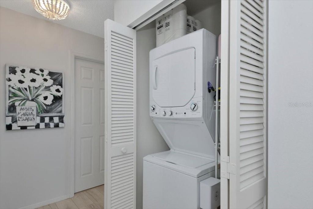 Image 25 of property listing at 946 SANDPIPER CIRCLE 946, Bradenton, FL 34209