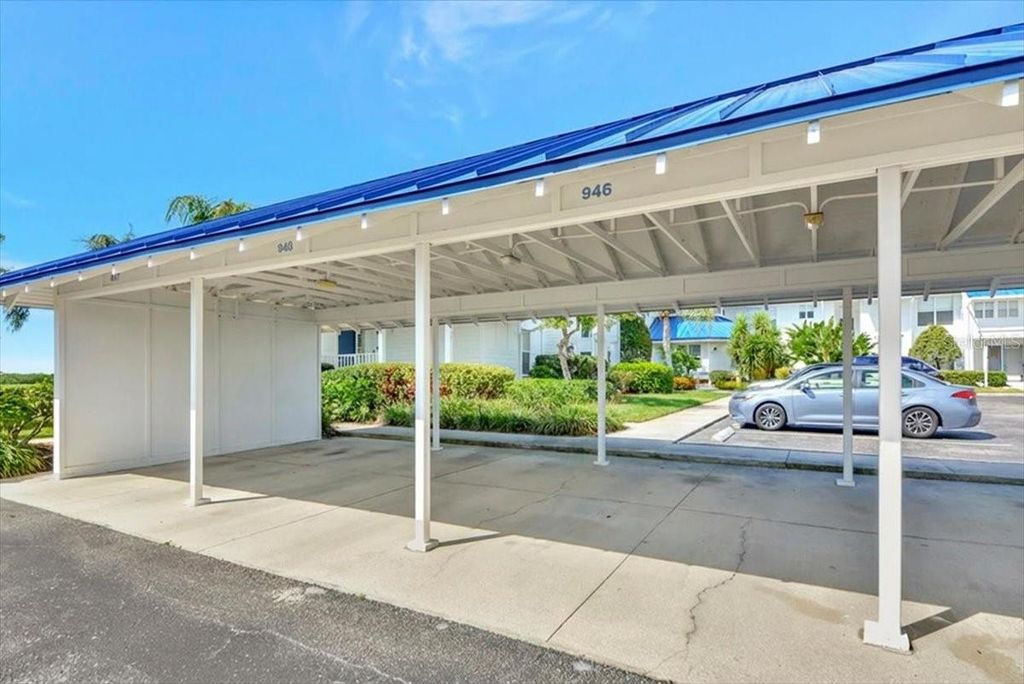 Image 28 of property listing at 946 SANDPIPER CIRCLE 946, Bradenton, FL 34209