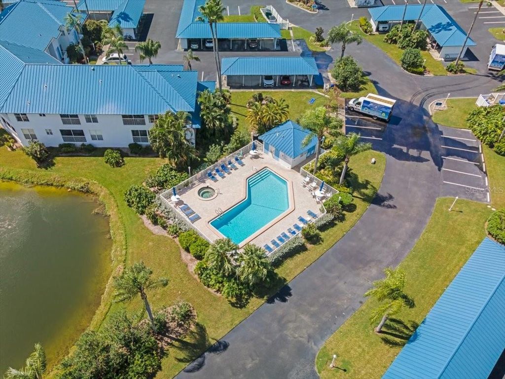 Image 32 of property listing at 946 SANDPIPER CIRCLE 946, Bradenton, FL 34209