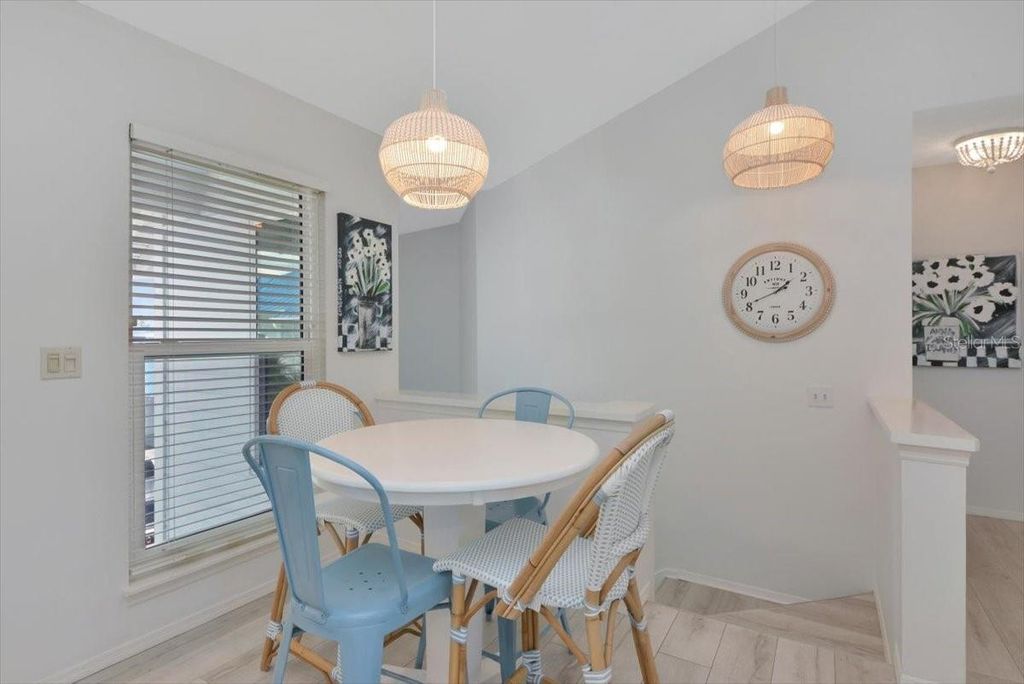Image 6 of property listing at 946 SANDPIPER CIRCLE 946, Bradenton, FL 34209