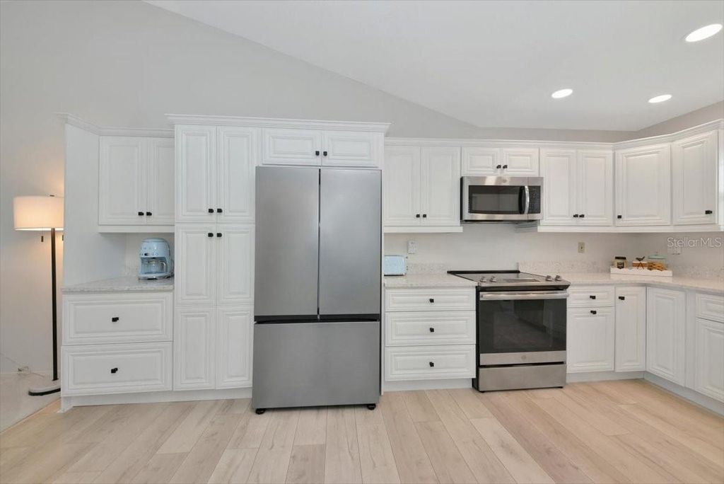 Image 10 of property listing at 946 SANDPIPER CIRCLE 946, Bradenton, FL 34209