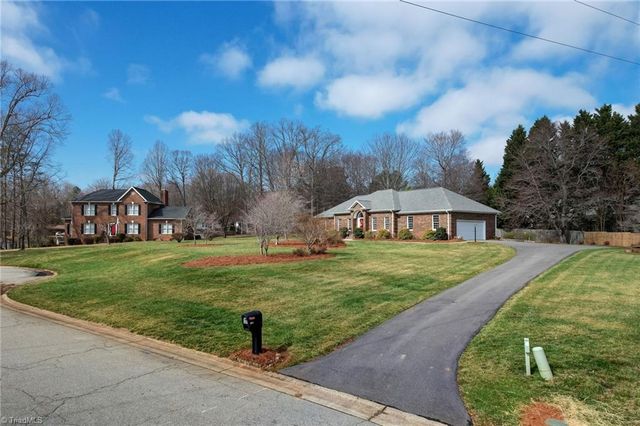 204 W Stonebury Court, Reidsville, NC 27320