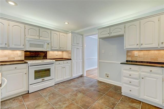 204 W Stonebury Court, Reidsville, NC 27320