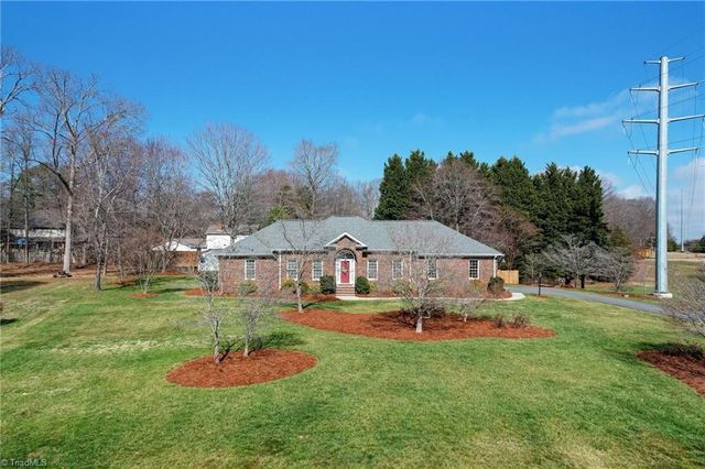 204 W Stonebury Court, Reidsville, NC 27320