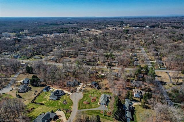 204 W Stonebury Court, Reidsville, NC 27320