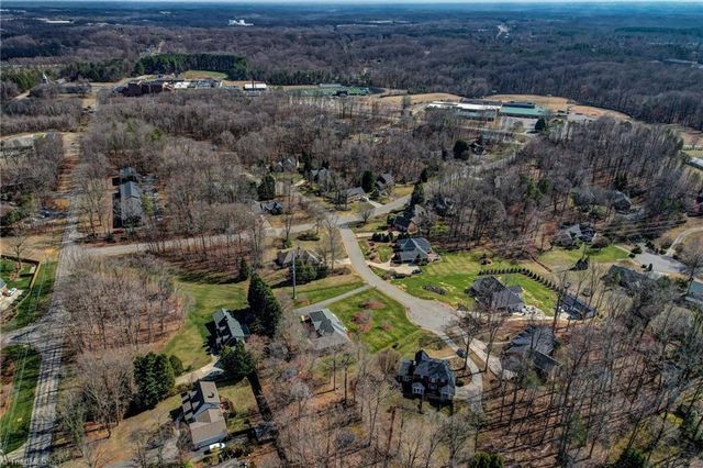 204 W Stonebury Court, Reidsville, NC 27320