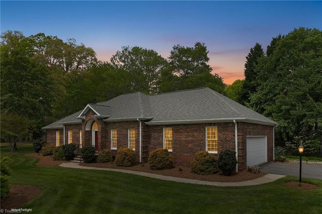 204 W Stonebury Court, Reidsville, NC 27320