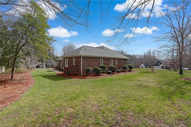 204 W Stonebury Court, Reidsville, NC 27320