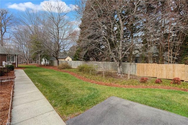 204 W Stonebury Court, Reidsville, NC 27320