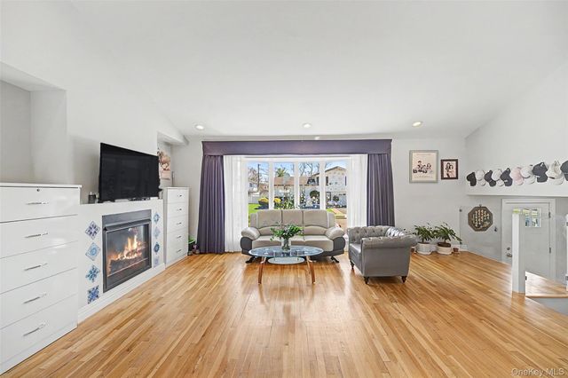 47 Favorite Lane, Jericho, NY 11753