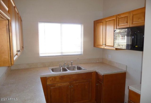 7110 N 68 Avenue 2, Glendale, AZ 85303