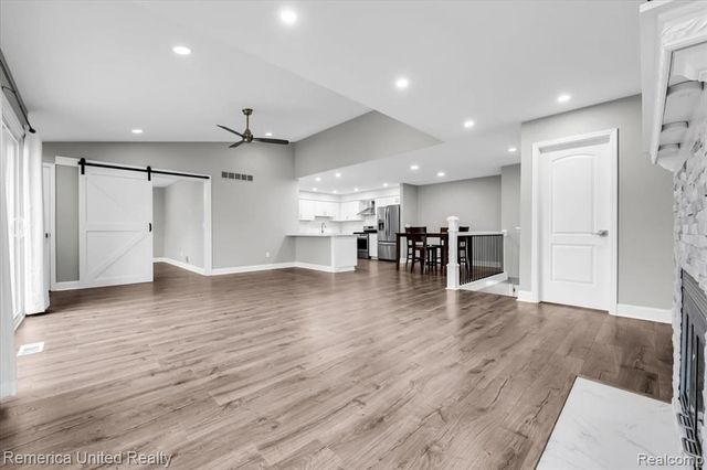 7968 Lawrence, West Bloomfield, MI 48322