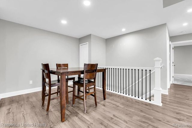 7968 Lawrence, West Bloomfield, MI 48322