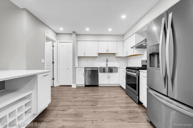 7968 Lawrence, West Bloomfield, MI 48322