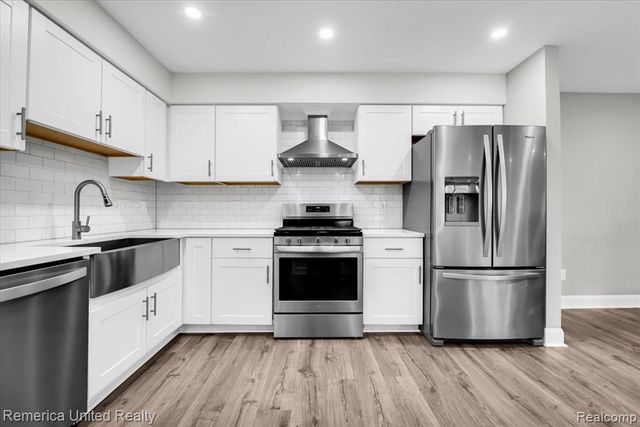 7968 Lawrence, West Bloomfield, MI 48322