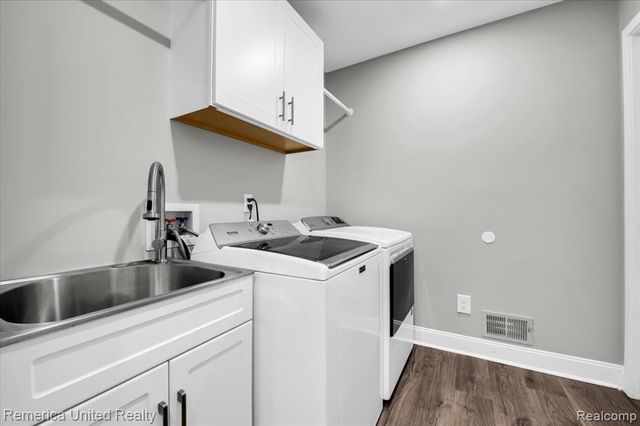 7968 Lawrence, West Bloomfield, MI 48322