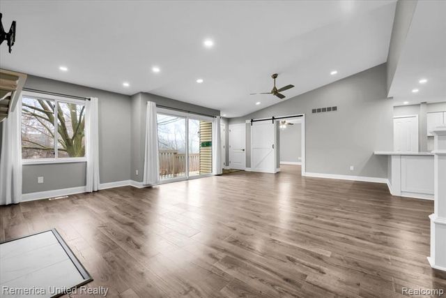 7968 Lawrence, West Bloomfield, MI 48322