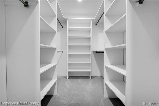 7968 Lawrence, West Bloomfield, MI 48322