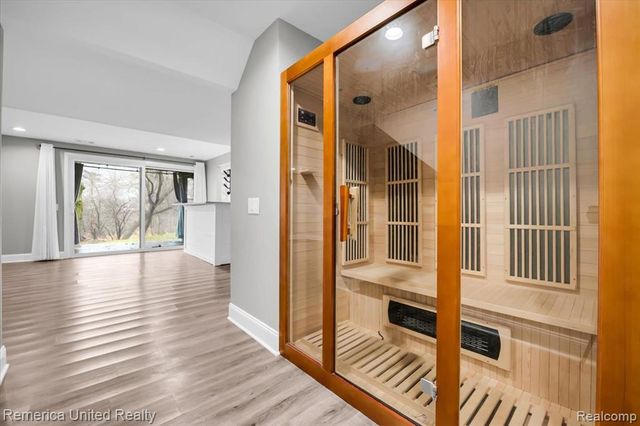 7968 Lawrence, West Bloomfield, MI 48322