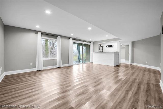 7968 Lawrence, West Bloomfield, MI 48322