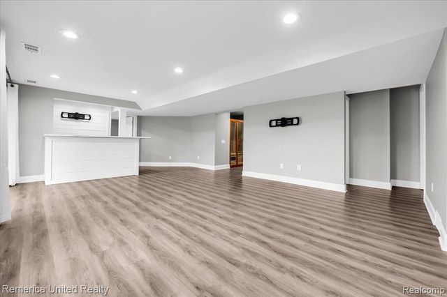 7968 Lawrence, West Bloomfield, MI 48322