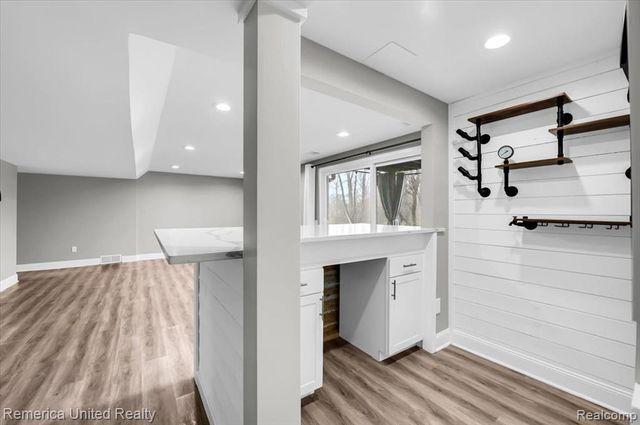 7968 Lawrence, West Bloomfield, MI 48322