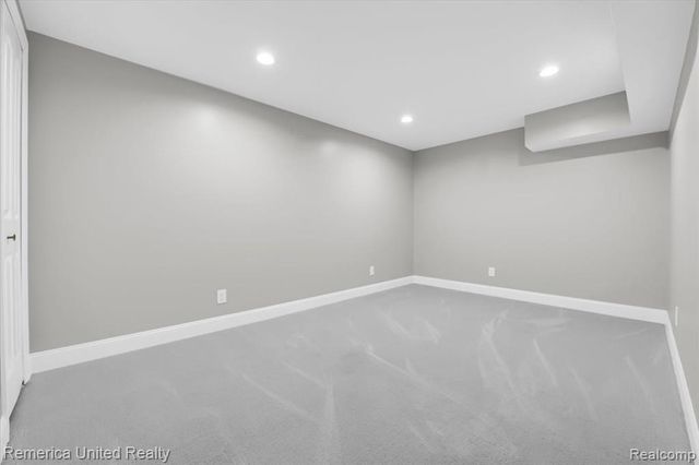 7968 Lawrence, West Bloomfield, MI 48322