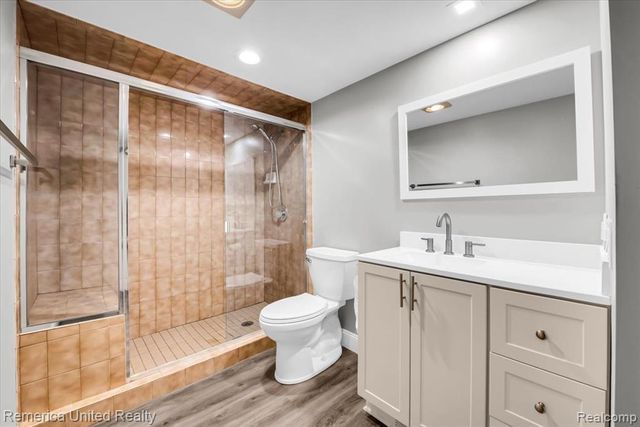 7968 Lawrence, West Bloomfield, MI 48322