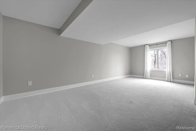 7968 Lawrence, West Bloomfield, MI 48322