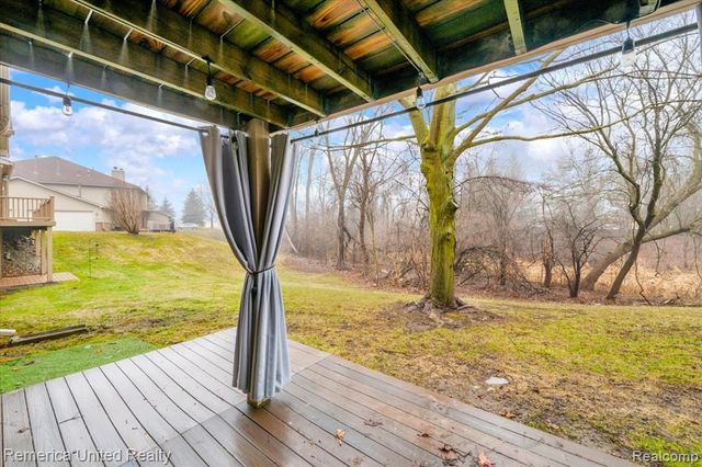 7968 Lawrence, West Bloomfield, MI 48322