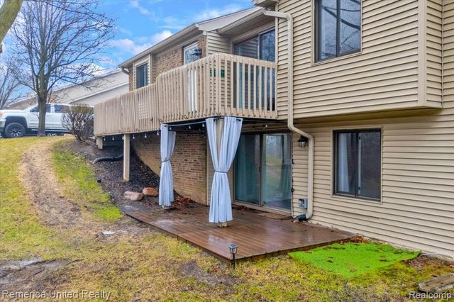 7968 Lawrence, West Bloomfield, MI 48322