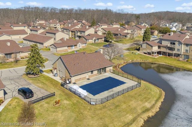 7968 Lawrence, West Bloomfield, MI 48322