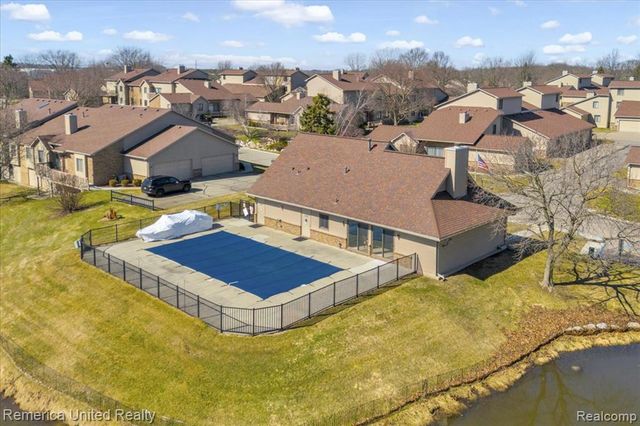 7968 Lawrence, West Bloomfield, MI 48322