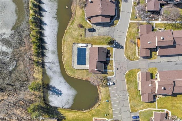 7968 Lawrence, West Bloomfield, MI 48322