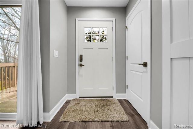 7968 Lawrence, West Bloomfield, MI 48322