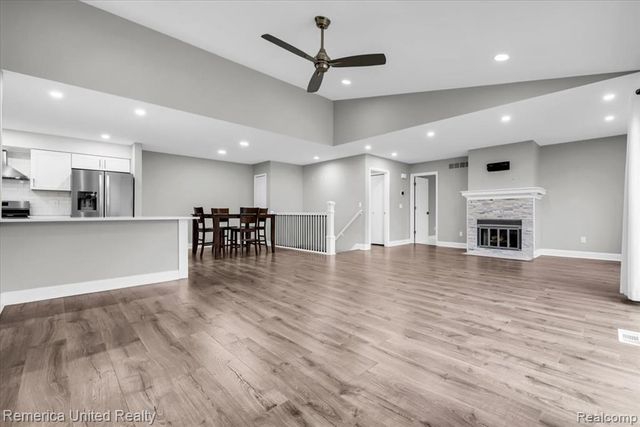 7968 Lawrence, West Bloomfield, MI 48322