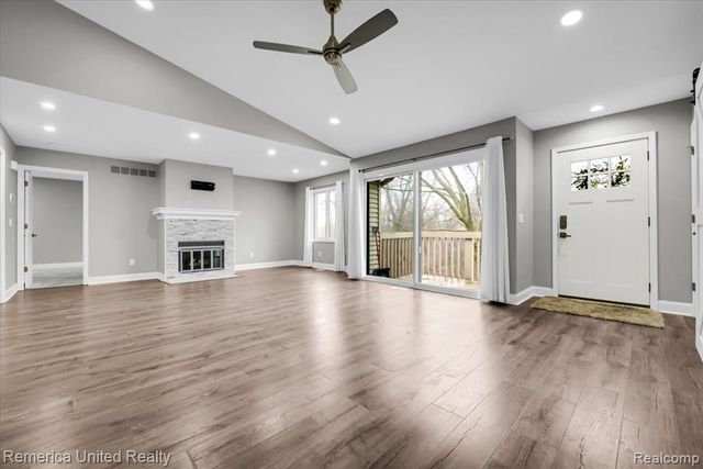 7968 Lawrence, West Bloomfield, MI 48322