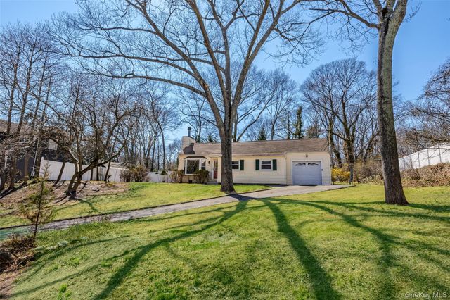 32 Hewlett Drive, Sound Beach, NY 11789