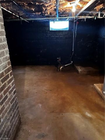 3932 lexwin Avenue, Winston-salem, NC 27107