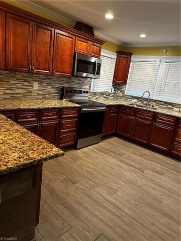 3932 lexwin Avenue, Winston-salem, NC 27107