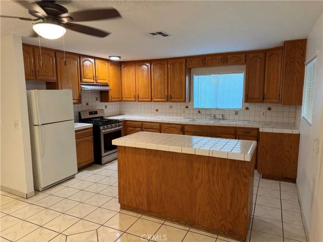 754 W Citrus, Colton, CA 92324
